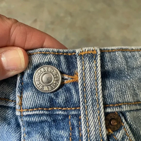 Levi's Light Blue Denim Jean Shorts - Picture 2 of 15